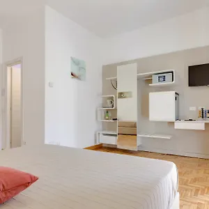 Dolce Luxury 2*, Roma Italia